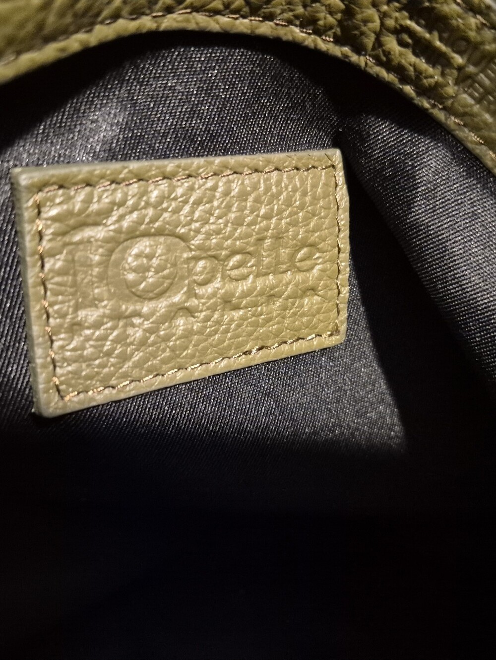 Ío Pelle Italia Olive Green Pebbled Leather Skull Embossed Shoulder Bag - Picture 5 of 9